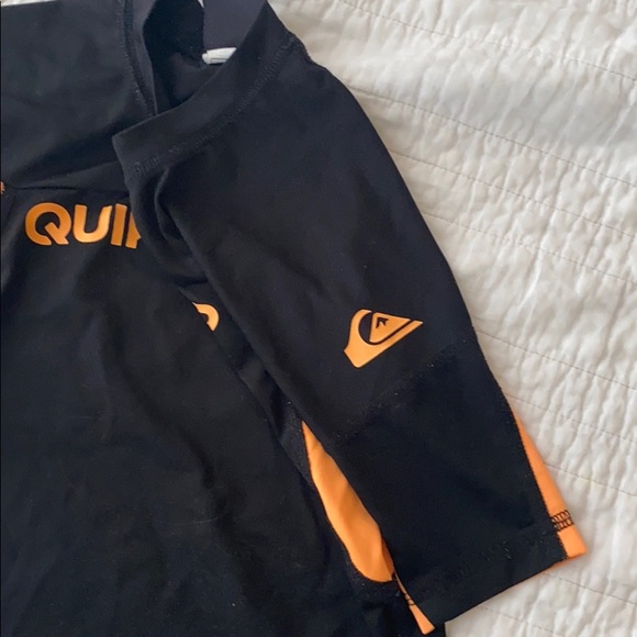 Quiksilver kids rash guard size 4 orange and black - Picture 5 of 6